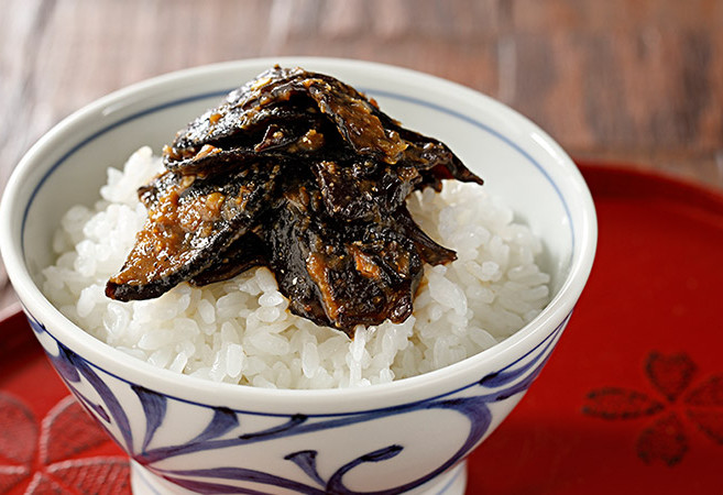 ご飯の上に乗せた椎茸の佃煮